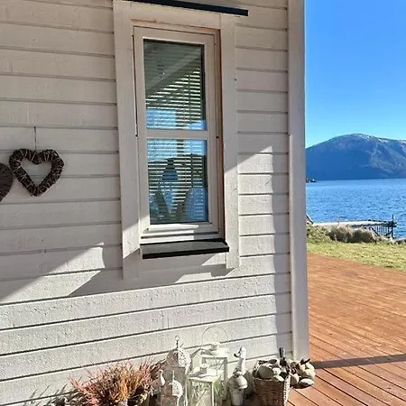 Апартаменты Live Right By The Sognefjord