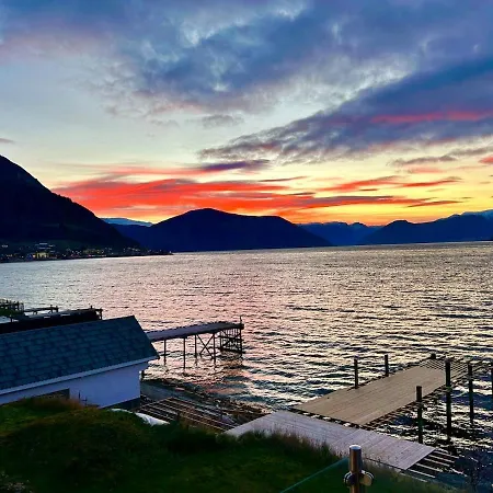 Apartment Live Right By The Sognefjord *